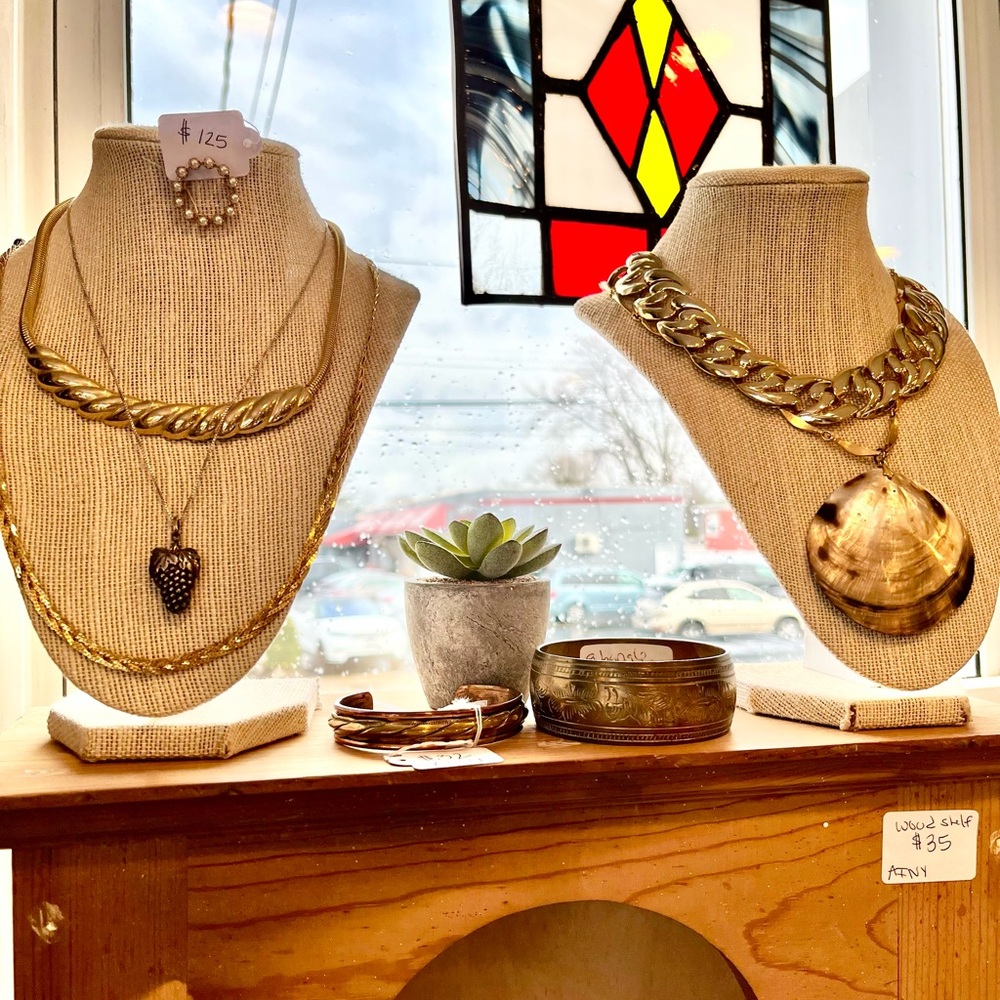 Lots of Jewelry